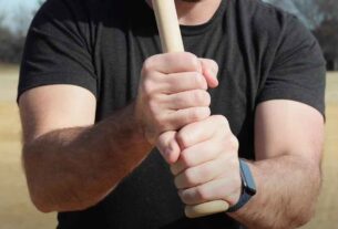 How to Hold a Baseball Bat Knuckles